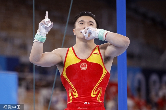 中国选手刘洋夺得体操男子吊环金牌