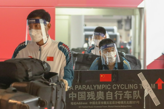 中国残奥代表团首批队伍抵达东京 王浩期待夺金！