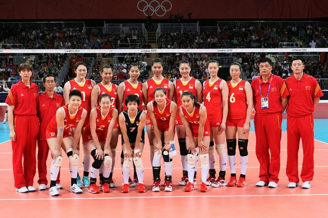 2012年伦敦奥运会中国女排12名队员合影
