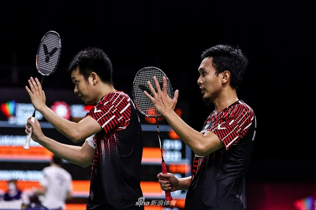 印尼羽毛球大师赛男双名将组合纷纷晋级 混双赛场又爆冷！