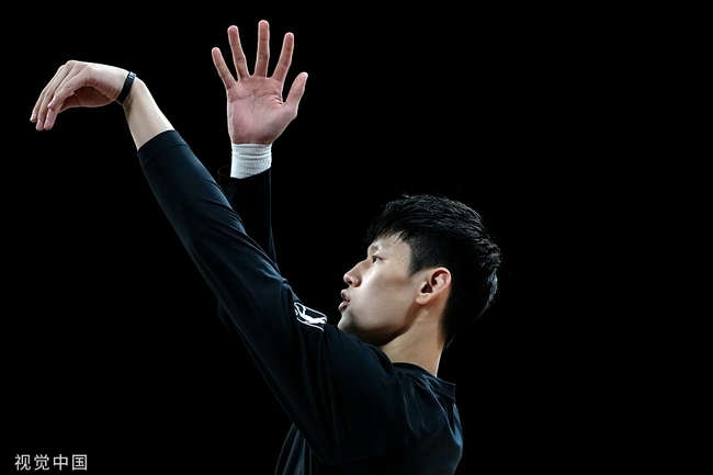 曾凡博NBA发展联盟10分钟砍8分 上演双手暴扣 曾凡博NBA发展联盟10分钟砍8分 上演双手暴扣