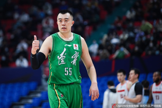 韩德君禁赛结束下场有望复出 郭艾伦伤不严重 韩德君禁赛结束下场有望复出 郭艾伦伤不严重