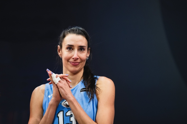 巴西女排接应谢拉正式退役征战20余载成绩显赫