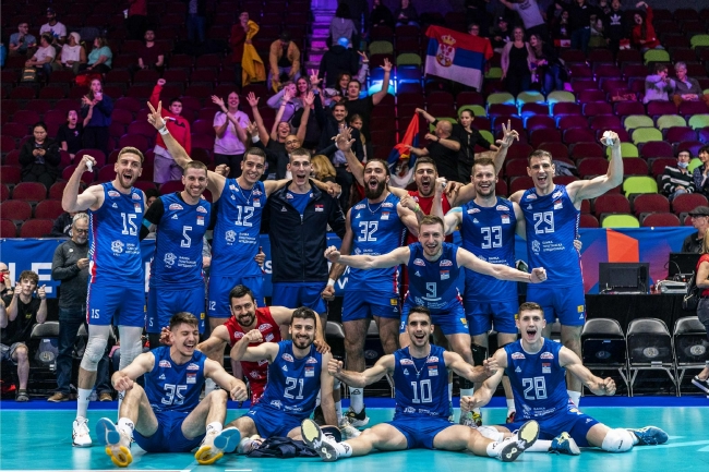 塞尔维亚男排合影