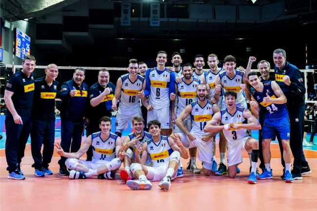 意大利男排赛后合影