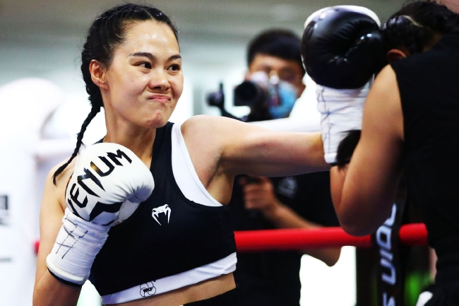 新疆奥丁拳击赛上演5场ko蒲静王超胜新秀战胜出