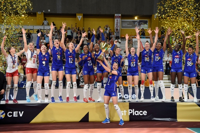 法国队荣膺2022年欧洲女排黄金联赛冠军