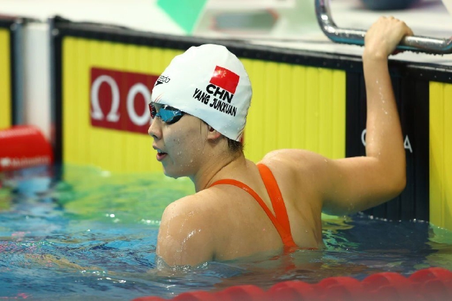 杨浚瑄在女子100米自由泳预赛中顺利晋级半决赛