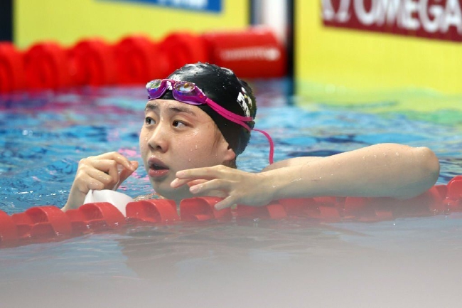 唐钱婷在女子50米蛙泳半决赛中创造了新的亚洲纪录