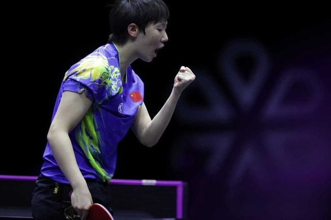 中国乒乓球队德比战王曼昱4-2赢王艺迪 WTT冠军赛女单封后！