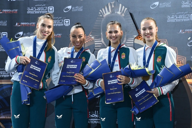 匈牙利队荣膺女子佩剑团体赛冠军