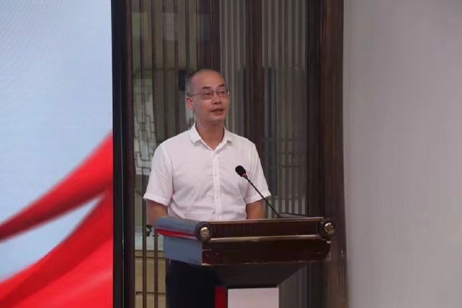 衢州市体育局党组书记、局长吴剑波做动员讲话。
