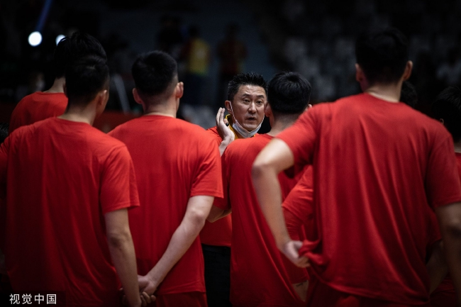 中国男篮第三节遭遇黑色5分钟 被对手打出14