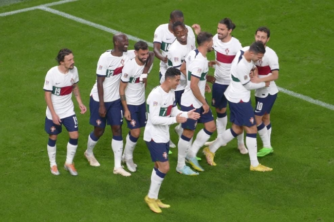 欧国联-C罗送点又助攻B费传射葡萄牙4-0客场胜 - AK直播