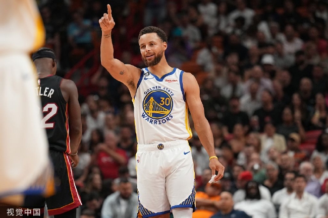 库里三分如雨狂砍38分助勇士逆转取胜浓眉内线统治力尽显揽下22分15篮板
