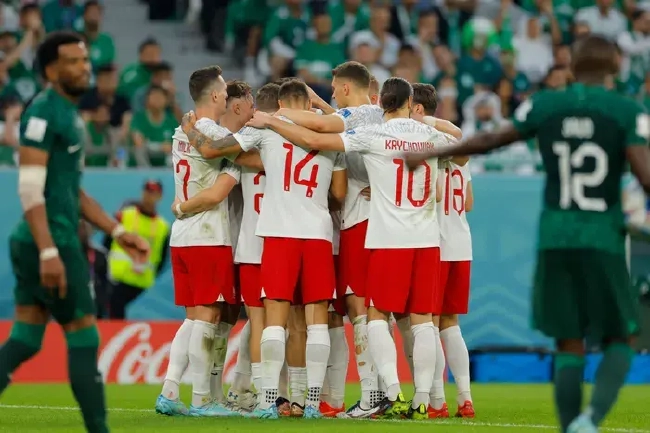 世界杯-莱万传射 门神扑点 波兰2中门框2-0胜沙特！