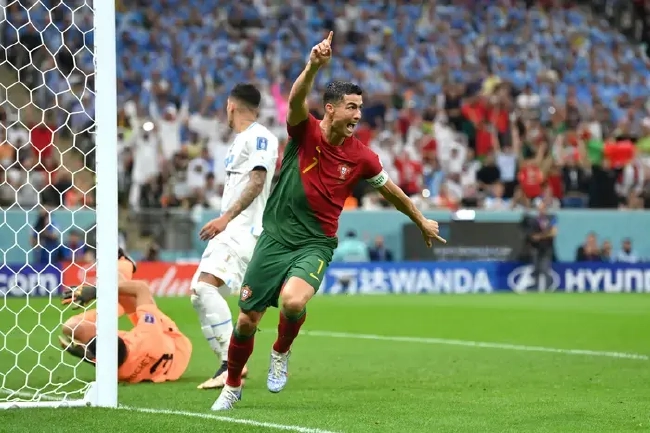 世界杯-B费梅开二度 葡萄牙2-0胜乌拉圭提前出线！