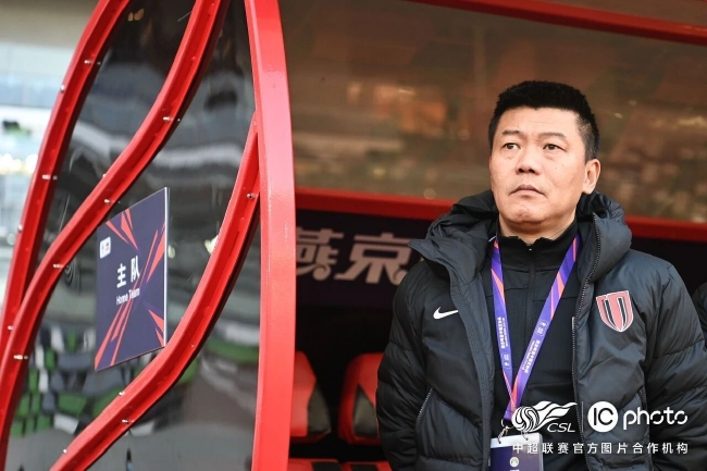 18体育官方网站成都蓉城队代理主教练徐建业出席了新闻发布会