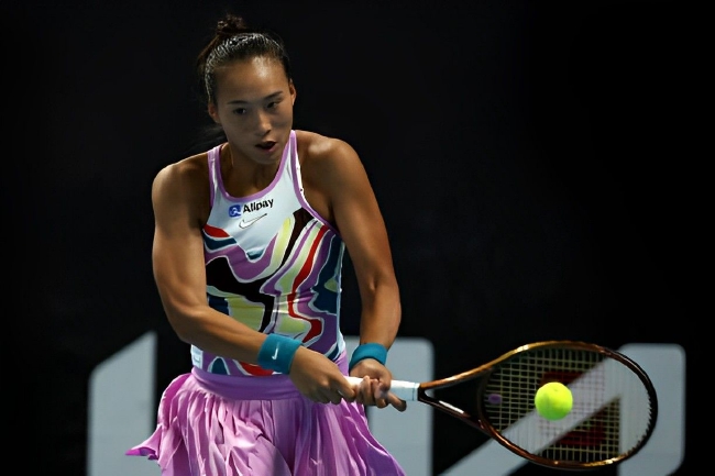 郑钦文一度连丢7局最终0-2佩拉连续两年止步澳网女单次轮