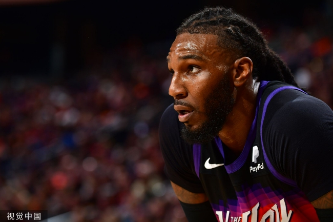 雄鹿内线霸主发威雷霆防线屡遭强力冲击