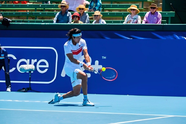 张之臻迈阿密群众赛阅历赛决胜轮连输两盘不敌施特鲁夫