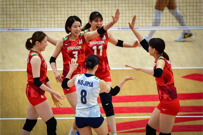 日本女排慶賀勝利