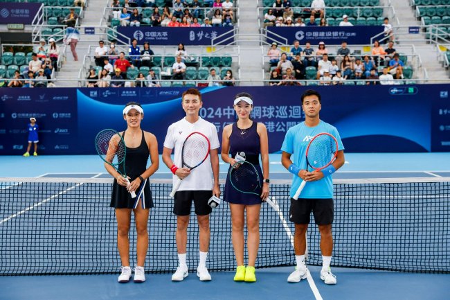 左起：韋思佳、洪永城、張玲、孫發京