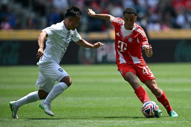 中国球员周通登场战拜仁