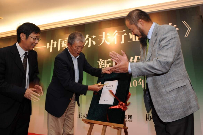 從左到右：陳朝行、王軍、韓子定在《朝向白皮書》發佈現場