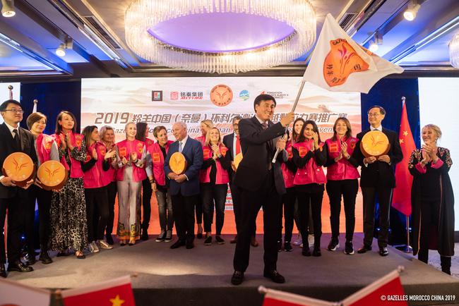 所有车手共同见证羚羊拉力赛开启奈曼时间