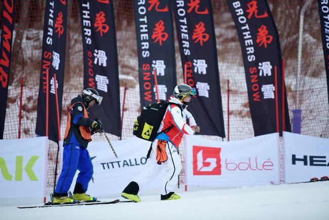第二届兄弟杯高山滑雪团体争霸赛在万龙举行
