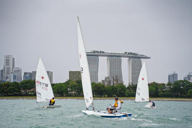 国际帆船赛第三站举行 青少年选手齐聚新加坡