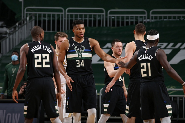 雄鹿三巨头出战11连胜终结