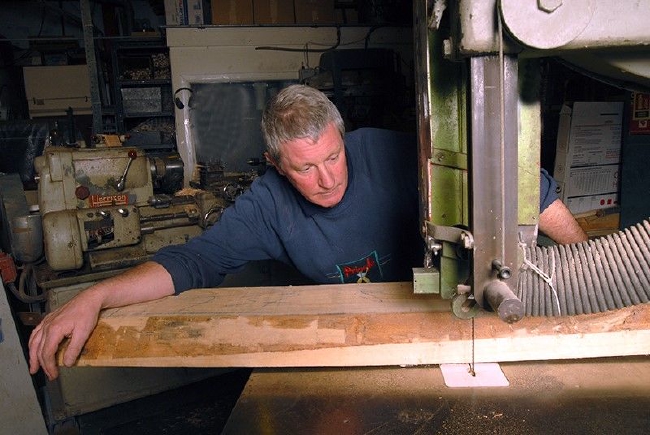 经受木柴切割杆头