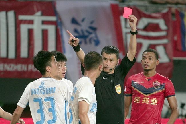 深足激战呼和浩特的比赛由黑晓虎执法