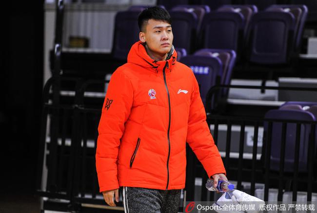 赵睿进行赛前训练