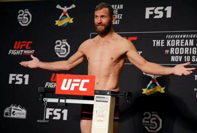 “牛仔”唐纳德-塞罗尼将在明年初重返轻量级