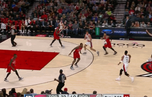 迈尔斯-莱昂纳德空接扣篮