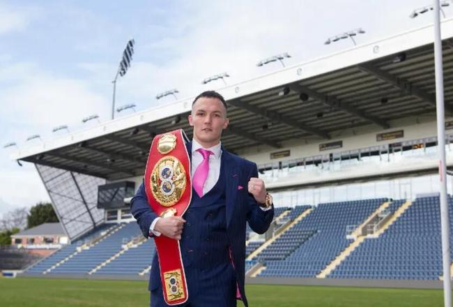 中国拳王 "饕餮"徐灿 正文  英国的ibf羽量级世界拳王约什·沃灵顿在