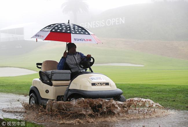 捷恩斯公开赛首轮遭遇大雨