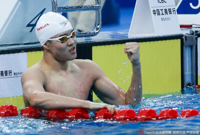 冠军赛100米自由泳何峻毅夺冠