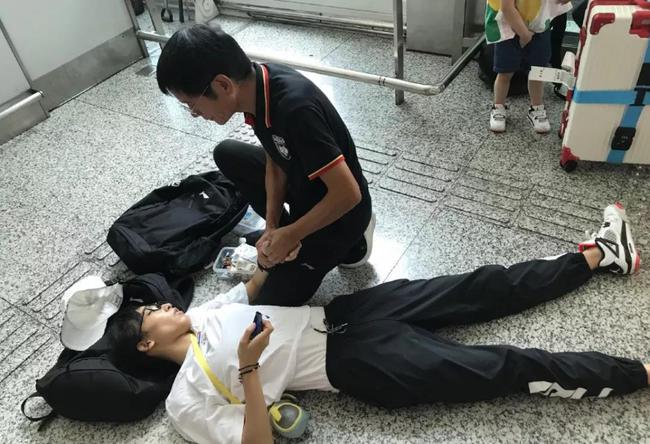 陕西队医救助昏厥旅客