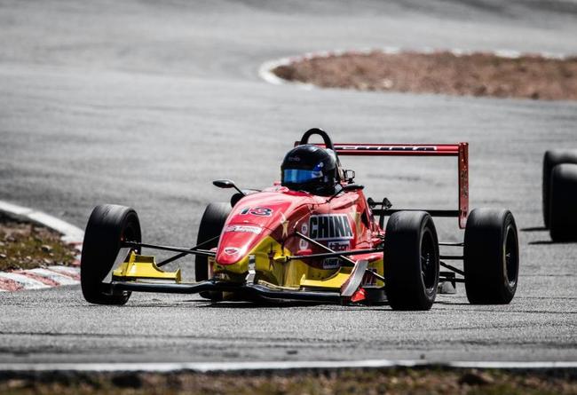 f2000,在检验自己是否拥有驾驶更高级别赛车资格的同时,也在谋求着更