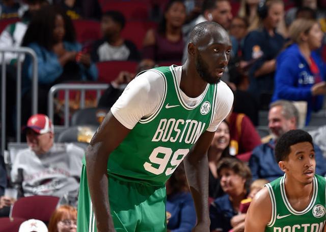 就在刚刚,nba记者john karalis爆料:绿军中锋法尔在昨日赛前训练后上