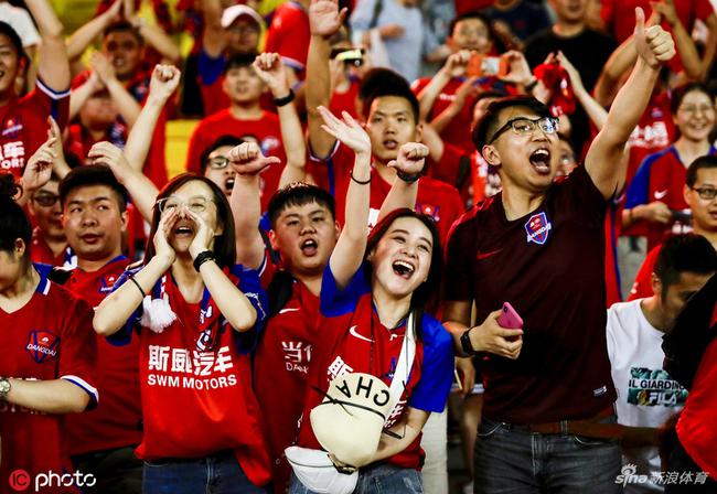 山城球迷是开心的