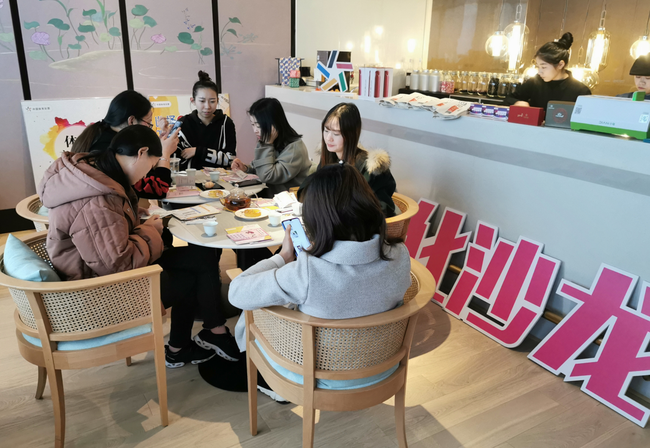 “体彩李佳琦”让这些小姐姐开心极了
