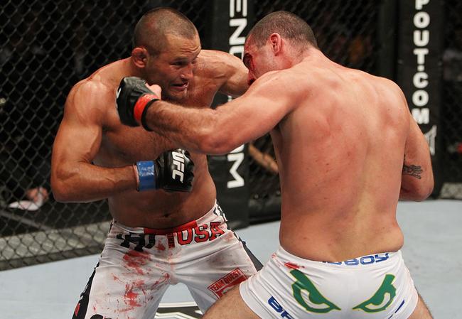 亨德森与胡阿在UFC139中的经典一战
