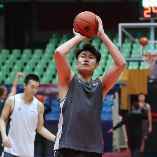 常林:一次次的伤病让我更加坚韧 下赛季见_cba_新浪竞技风暴_新浪网