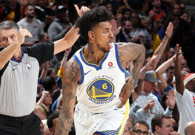 尼克扬回勇士还被格林推! 裁判都警告了!