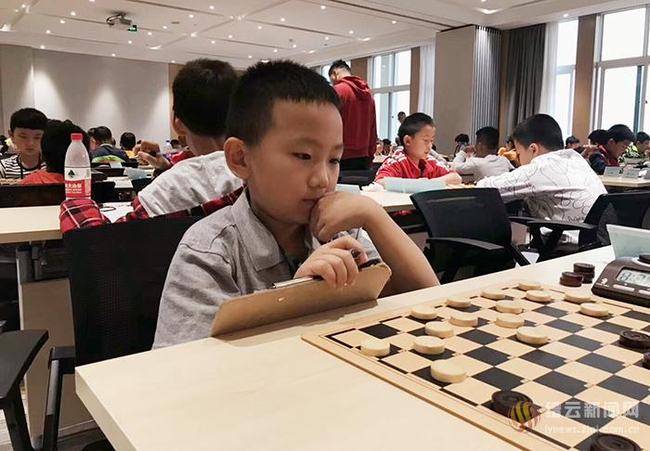 陈品榕荣获100格u11男子组冠军